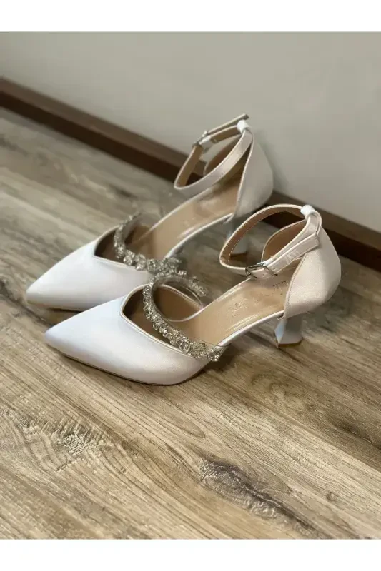 Women's Mother-of-Pearl Broken White 7 Cm Stiletto Wedding Shoe with Stones - 5