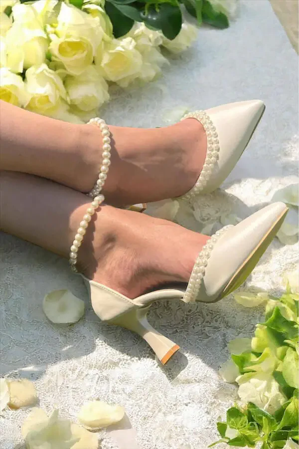 Women's Mother-of-Pearl Off-White Comfortable 7 CM Stiletto Wedding Shoes with Pearl Embellishment - 1