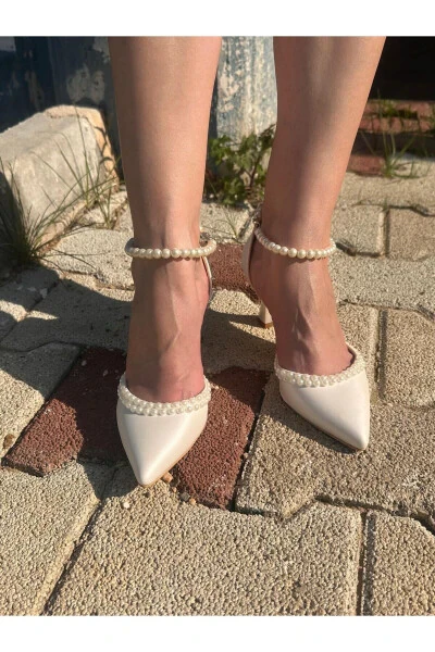 Women's Mother-of-Pearl Off-White Comfortable 7 CM Stiletto Wedding Shoes with Pearl Embellishment - 6