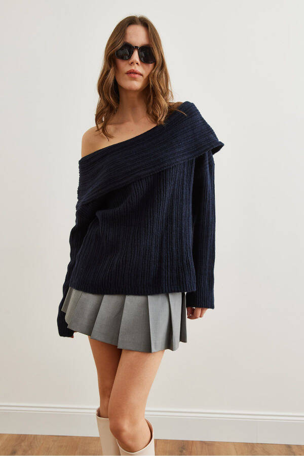 Women's Navy Madonna Collar Soft Textured Knit Sweater KZK-19000708 - 4
