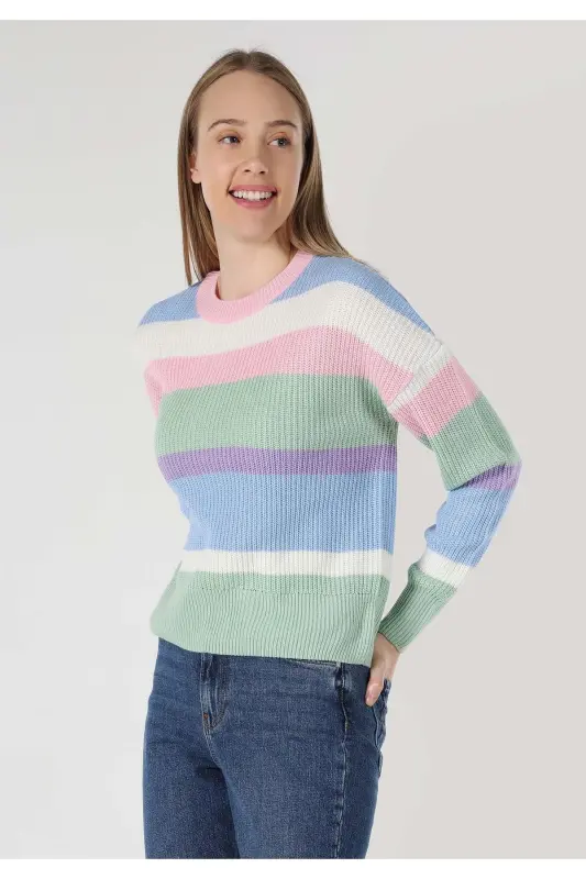 Women's patterned, multi-colored knitted sweater. - 4