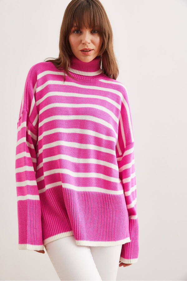 Women's Pink Crew Neck Slit Striped Knitted Sweater KZK-19000926 - 4