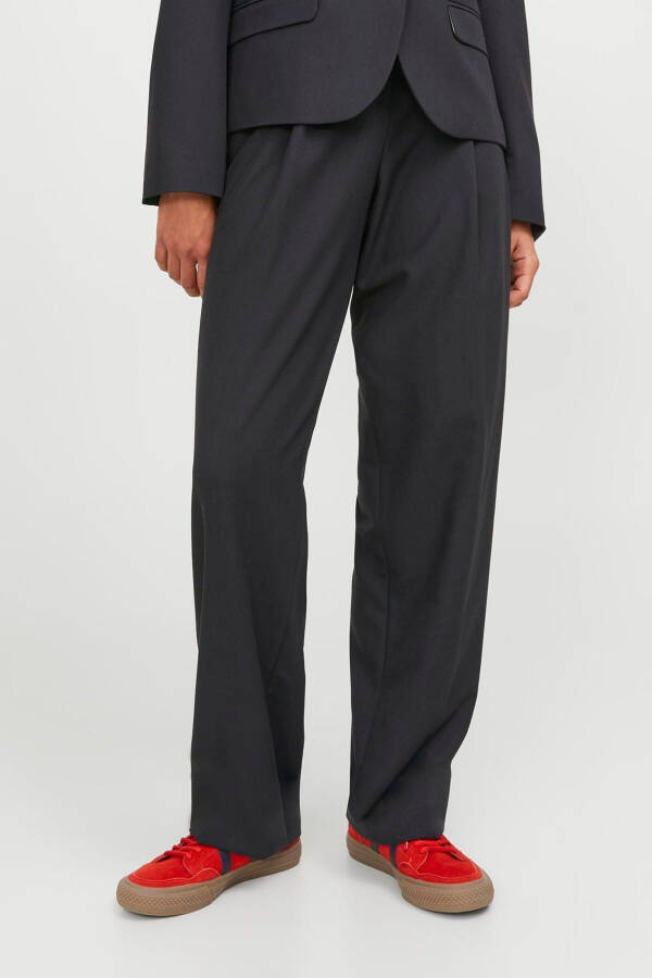 Women's Pleated Fabric Trousers - Mary - 2