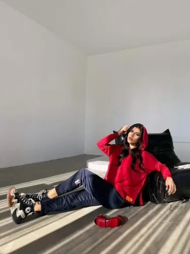 Women's Red Hooded Skirt Hem Detail Crest Reverse Stitch Appearance Two Piece Set - 3