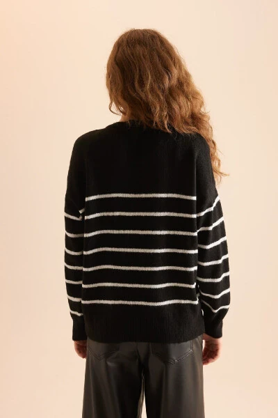 Women's Relax Fit Button-Up Striped Sweater D4913AXNS - 5