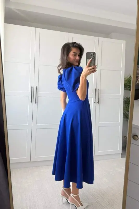 Women's Short Balloon Sleeve Crew Neck Oversized Crinkle Crepe Dress - 6