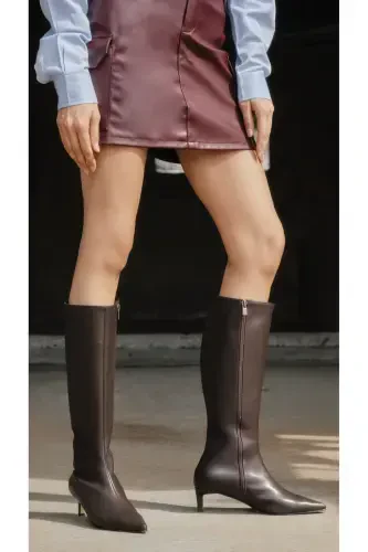 Women's short heeled boots, thin faux fur lined, brown zippered. - 7