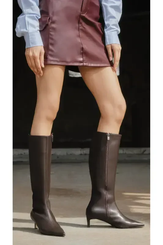 Women's short heeled boots, thin faux fur lined, brown zippered. - 7