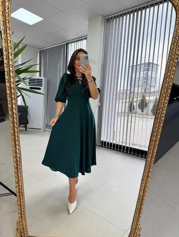 Women's Short Sleeve Crew Neck Bow Brooch Midi Crinkle Crepe Dress - 2