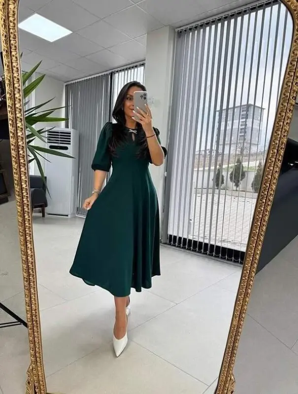 Women's Short Sleeve Crew Neck Bow Brooch Midi Crinkle Crepe Dress - 9