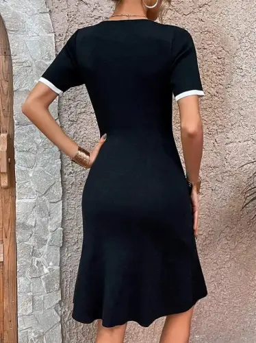 Women's Short Sleeve Crew Neck Side Slit Color Striped Detail Crinkle Crepe Dress - 5