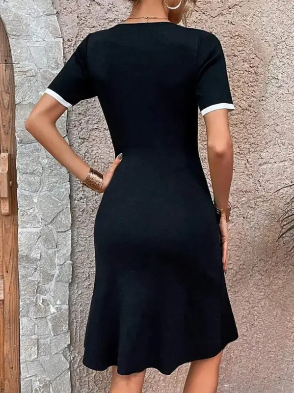 Women's Short Sleeve Crew Neck Side Slit Color Striped Detail Crinkle Crepe Dress - 5