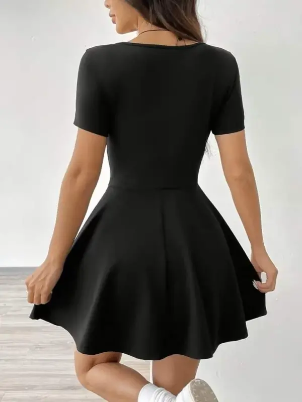 Women's Short Sleeve Square Neck Pocket Detail Scuba Jumpsuit - 4