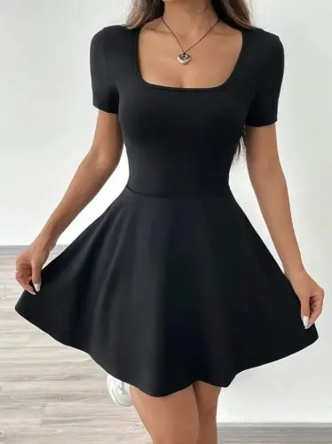 Women's Short Sleeve Square Neck Short Detailed Pocketed Scuba Dress - BÜYÜKBEDENIZ (1)