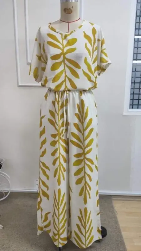 Women's Short Sleeve V-Neck Patterned Aerobin Blouse and Trousers Two-Piece Set - 4