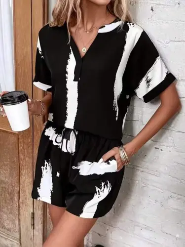 Women's Short Sleeve V-Neck Patterned Blouse And Shorts Two-Piece Single Jersey Set - BÜYÜKBEDENIZ (1)
