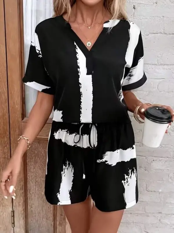 Women's Short Sleeve V-Neck Patterned Blouse And Shorts Two-Piece Single Jersey Set - 6