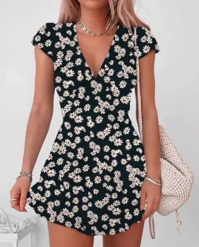 Women's Short Sleeve Wrap V Neck Daisy Print Crepe Dress - 2