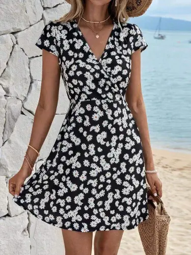Women's Short Sleeve Wrap V Neck Daisy Print Crepe Dress - 9