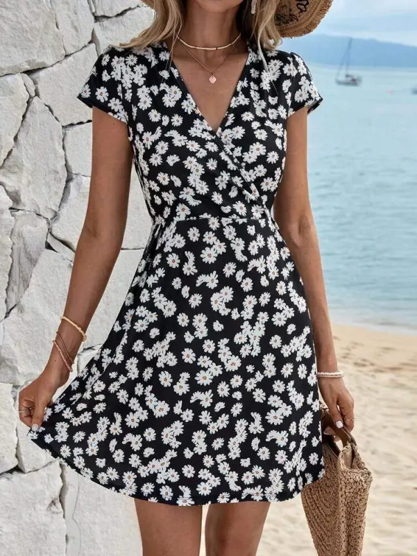 Women's Short Sleeve Wrap V Neck Daisy Print Crepe Dress - 9