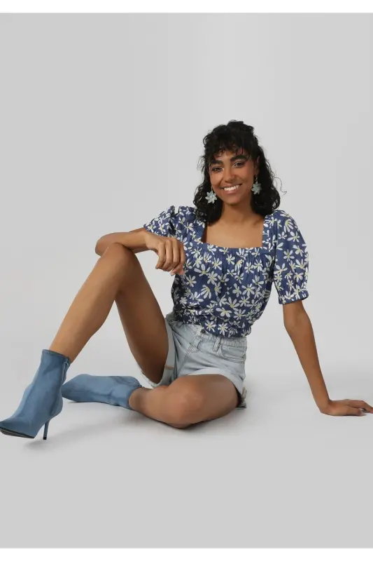 Women's short-sleeved, multi-colored, slim fit printed shirt - 5