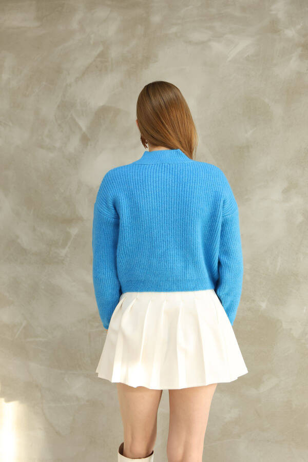 Women's Short Soft Knitted Sweater - 8