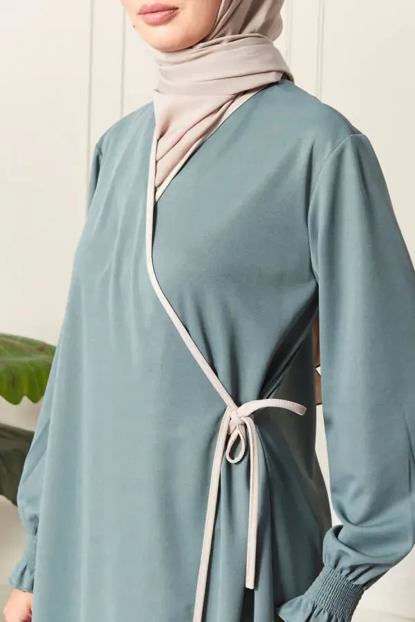 Women's Sleeve Detail Cross Neck Strappy Side Tie Prayer Dress - 6