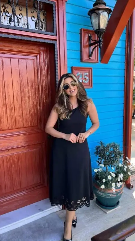 Women's Sleeveless Laser Cut Hem Floral Patterned Midi Length Shimmer Crepe Dress - 5