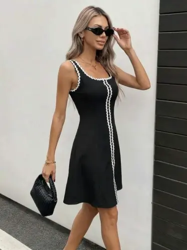 Women's Sleeveless Round Neck Striped Pattern Short Flared Dress - 4