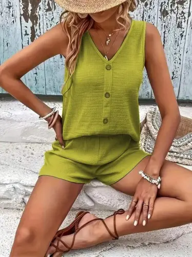 Women's Sleeveless V-Neck Button-Front Crinkle Blouse And Shorts Set - 3