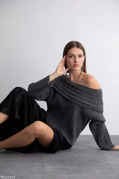 Women's Smoke Degaje Collar Off-Shoulder Ribbed Fold Detail Sweater - GENEL MARKALAR