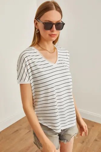 Women's Smoked V-Neck Striped Raw Seam Slouchy T-Shirt T 