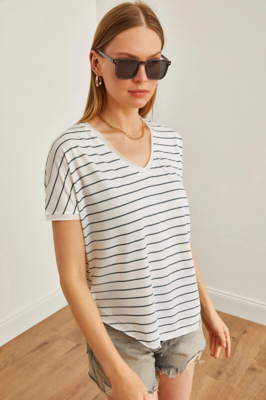 Women's Smoked V-Neck Striped Raw Seam Slouchy T-Shirt T - 1