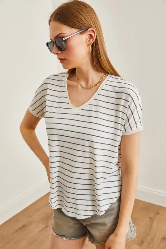 Women's Smoked V-Neck Striped Raw Seam Slouchy T-Shirt T - 4