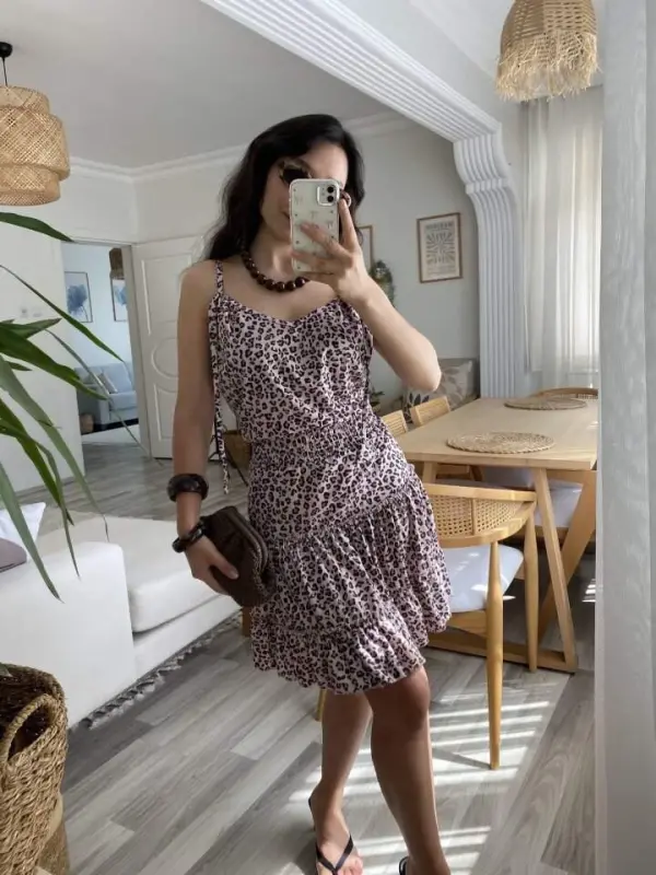 Women's Spaghetti Strap V-Neck Pleated Waist Leopard Print Ruffled Hem Süprem Dress - 2