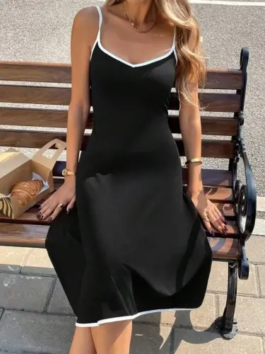 Women's Spaghetti Strap Wide V-Neck Midi Crinkle Crepe Dress - 10