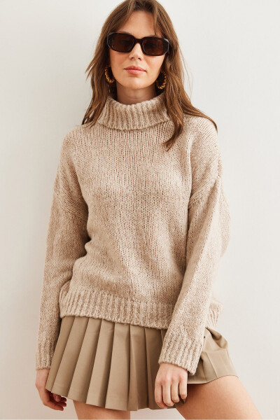 Women's Stone Crew Neck Soft Touch Chunky Knit Sweater KZK-19000936 - 3