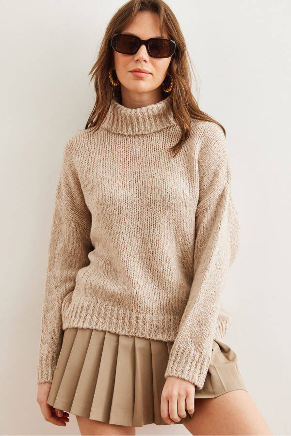 Women's Stone Crew Neck Soft Touch Chunky Knit Sweater KZK-19000936 - 3