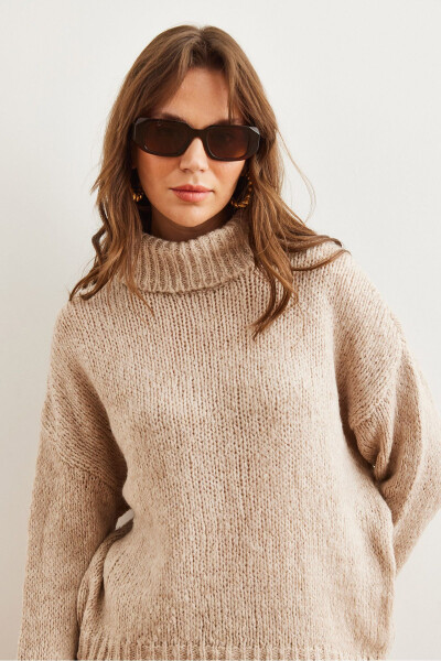 Women's Stone Crew Neck Soft Touch Chunky Knit Sweater KZK-19000936 - 6