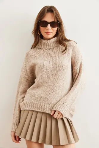 Women's Stone Crew Neck Soft Touch Chunky Knit Sweater KZK-19000936 - 3