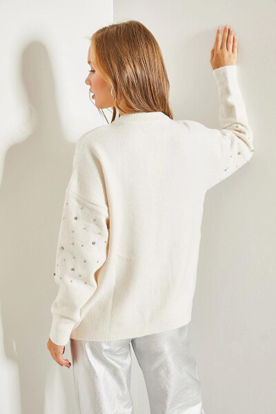 Women's Stone Embroidered Knit Sweater - 14