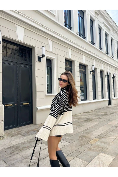 Women's Striped Knit Sweater - 4