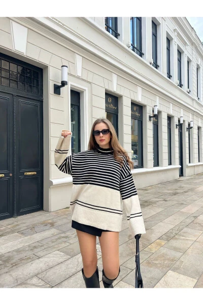 Women's Striped Knit Sweater - 5