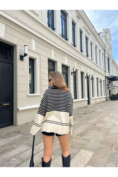 Women's Striped Knit Sweater - 6