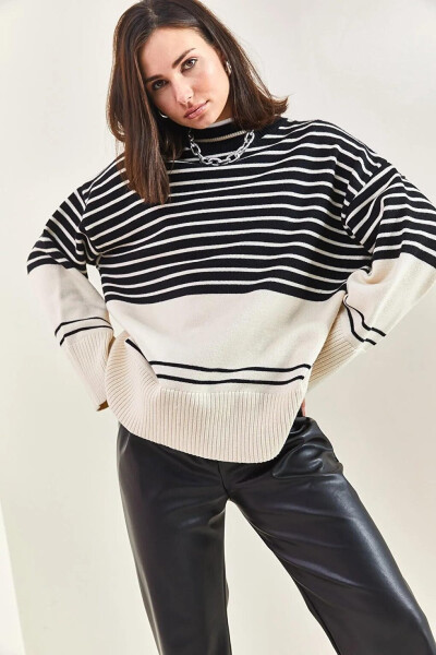 Women's Striped Knit Sweater - 9