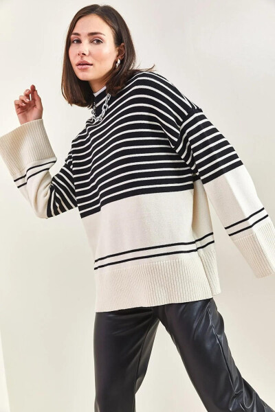 Women's Striped Knit Sweater - 10