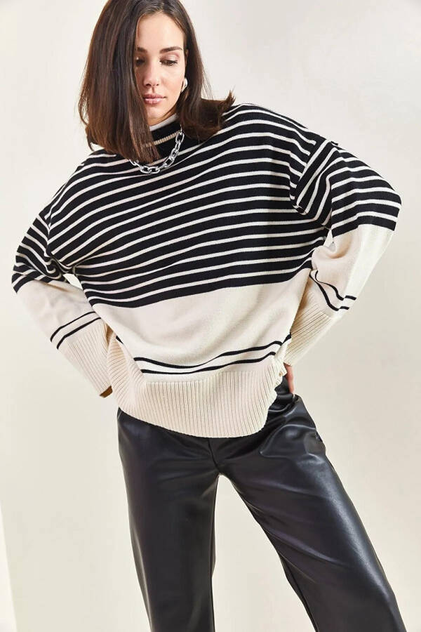 Women's Striped Knit Sweater - 11