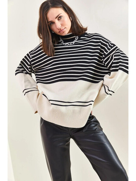 Women's Striped Knit Sweater - 5