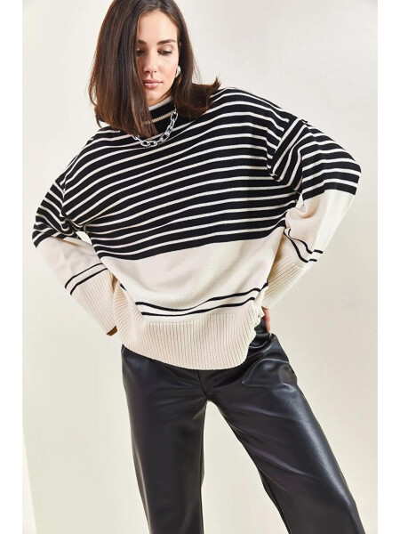 Women's Striped Knit Sweater - 7