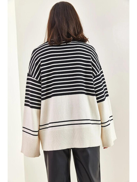 Women's Striped Knit Sweater - 8